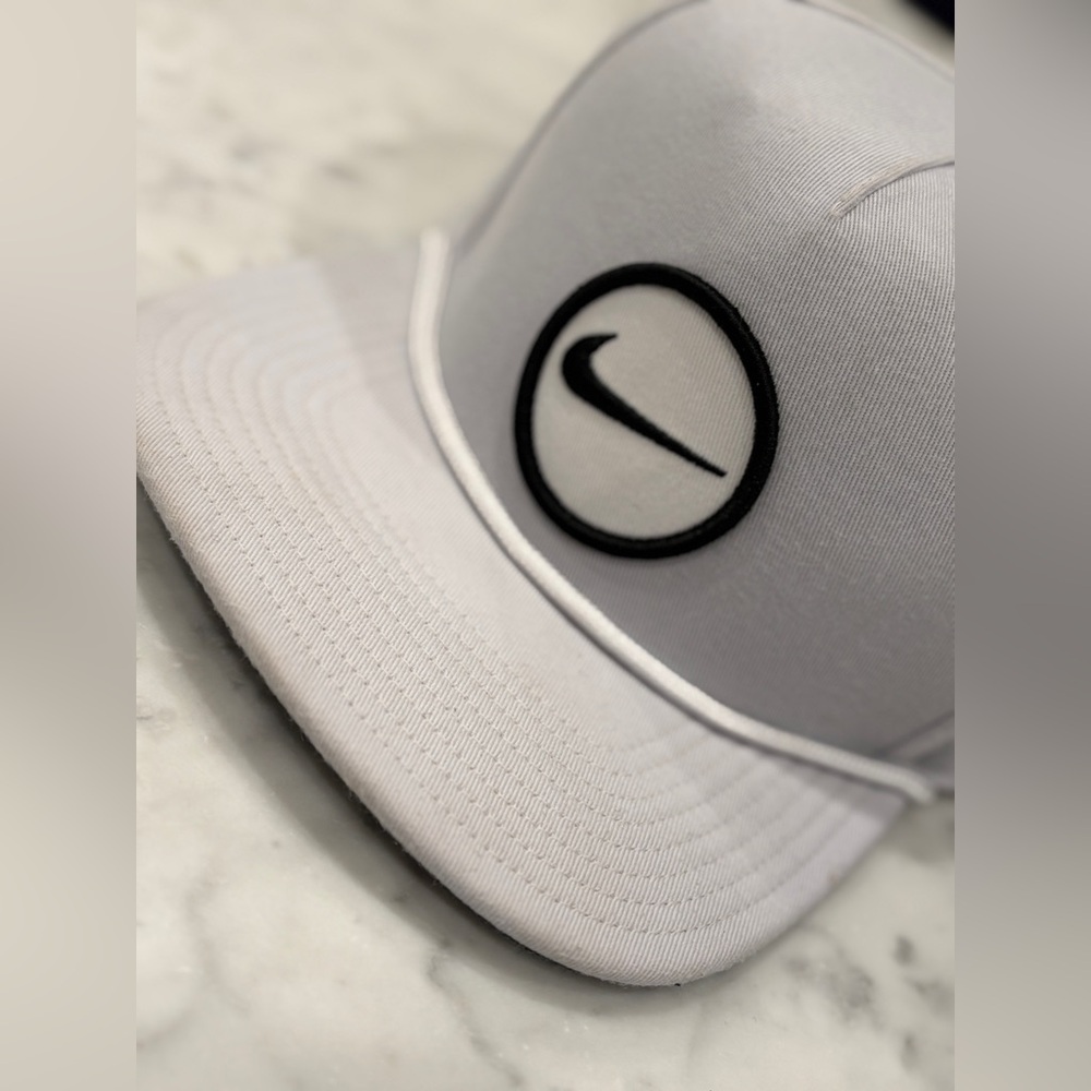 Nike Pro Structured Di-Fit SnapBack hat, Photon Dust/White, very good pre owned - Picture 6 of 10